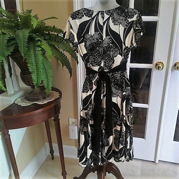 Adorable Dress Barn Dress Like New M - Picture 4 of 6